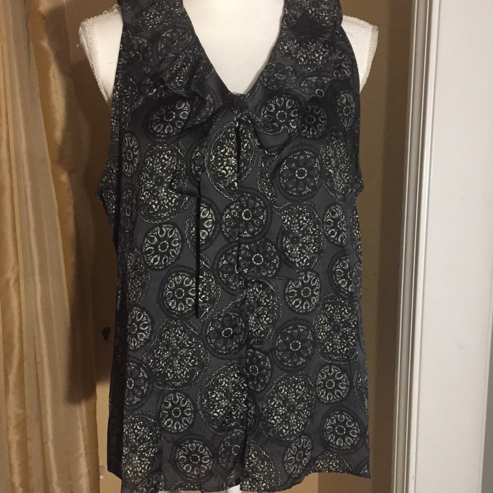 💼 Apt 9 sleeveless ruffled button down blouse
